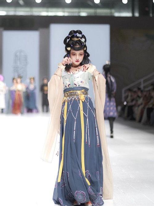 洛丽塔大哥被吃瓜