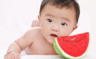 喂奶吃瓜,妈妈们的悠闲“吃瓜”时光