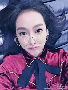 眼镜女孩吃瓜,眼镜女孩的瓜田奇遇记