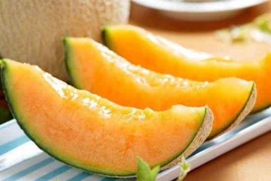 来事可以吃哈密瓜吗,哈密瓜适宜人群与食用指南  第3张